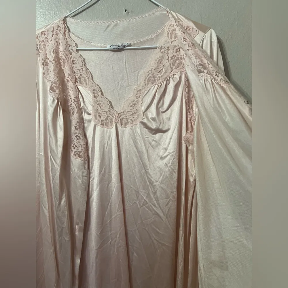 VANITY FAIR Vintage Pink Robe and gown set Size Small - Image 3