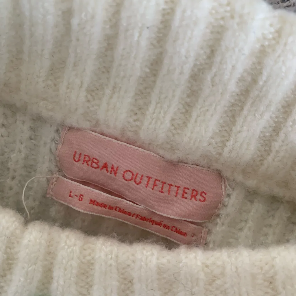 Urban Outfitter Semi Crop Knit Sweater Cream - Image 4