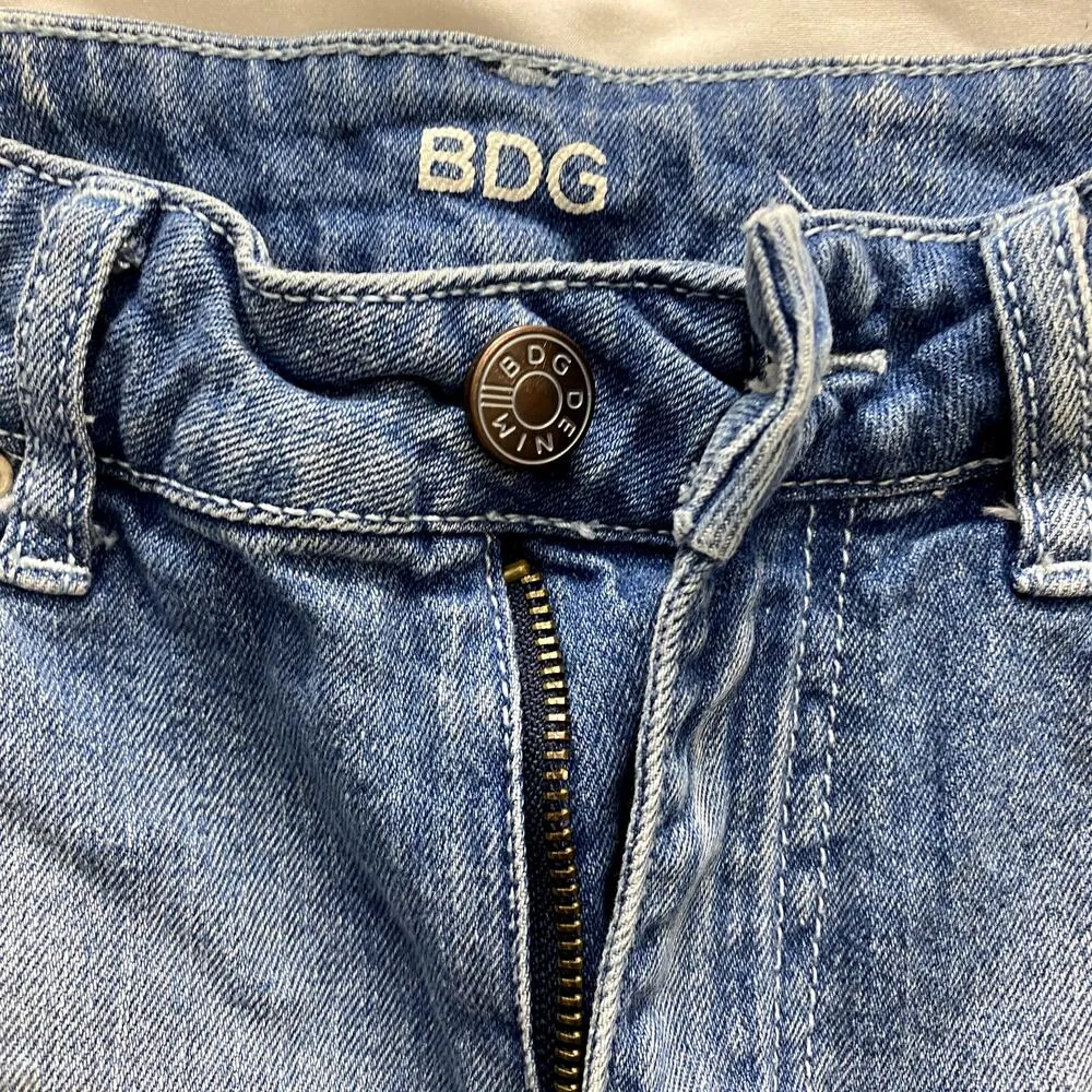 BDG High Rise Erin 5 Pocket Shortie Denim Jean Shorts Size 26 - Image 4