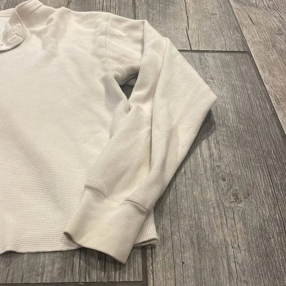 Brandy Melville Cream Long Sleeve Tee - Image 3