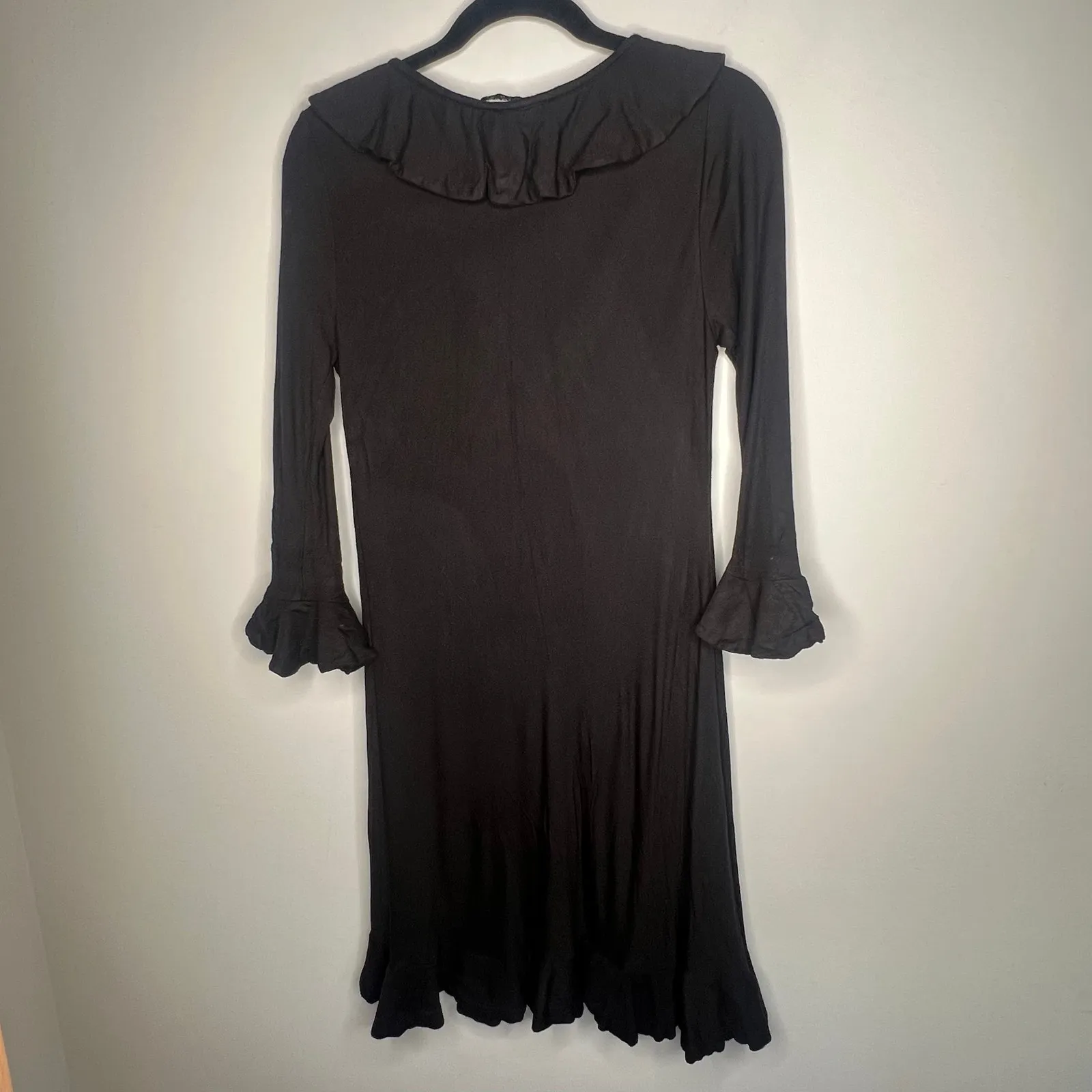 Gretchen Scott Designs Black Ruffle V - Image 4