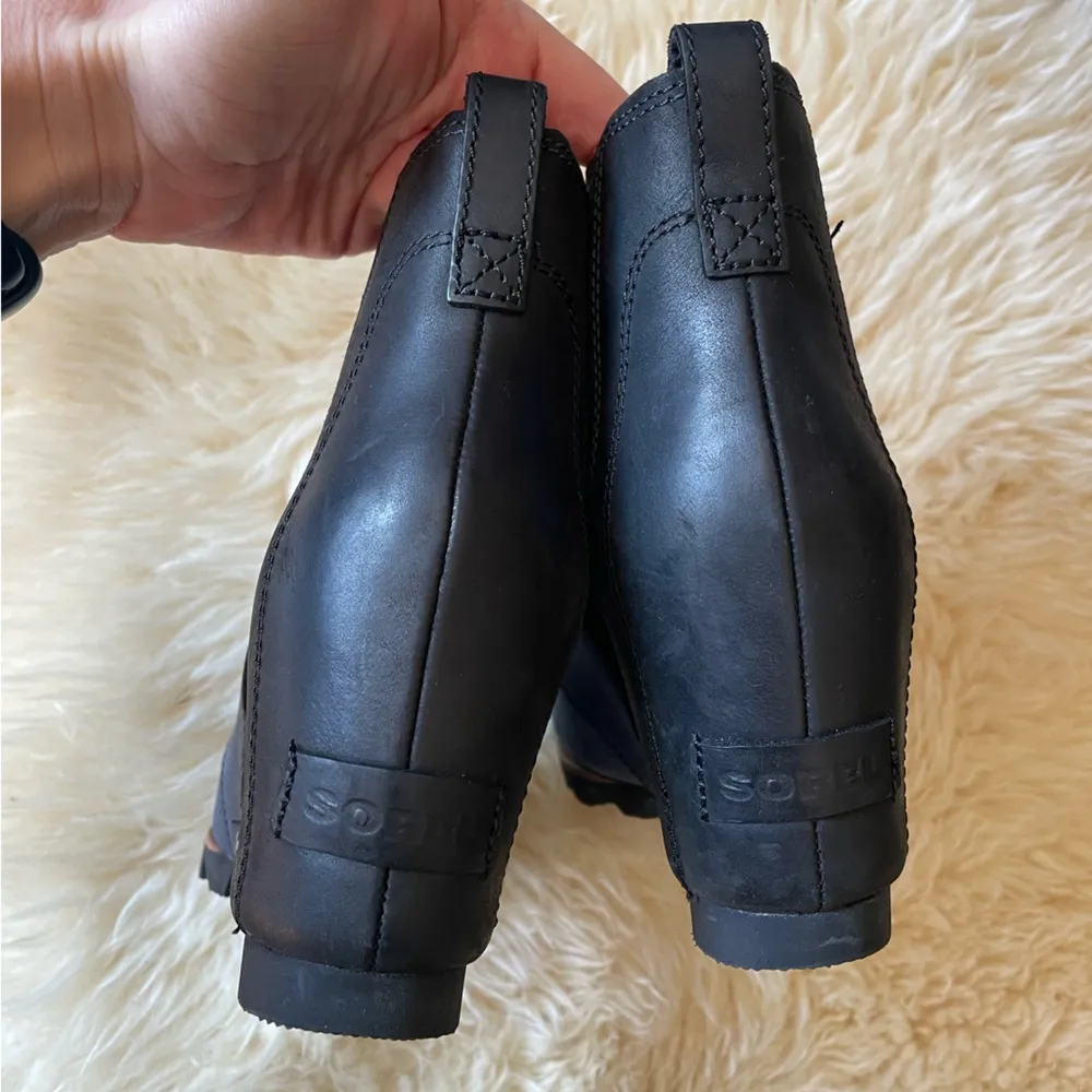 Like new Sorel Lea Wedge navy and black attic blue Chelsea boot hidden wedge - Image 5