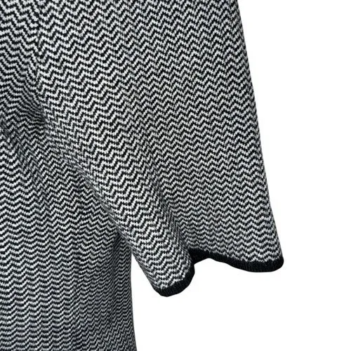 WHITE HOUSE BLACK MARKET Black and White Chevron Print Lightweight Sweater EUC L - Image 4