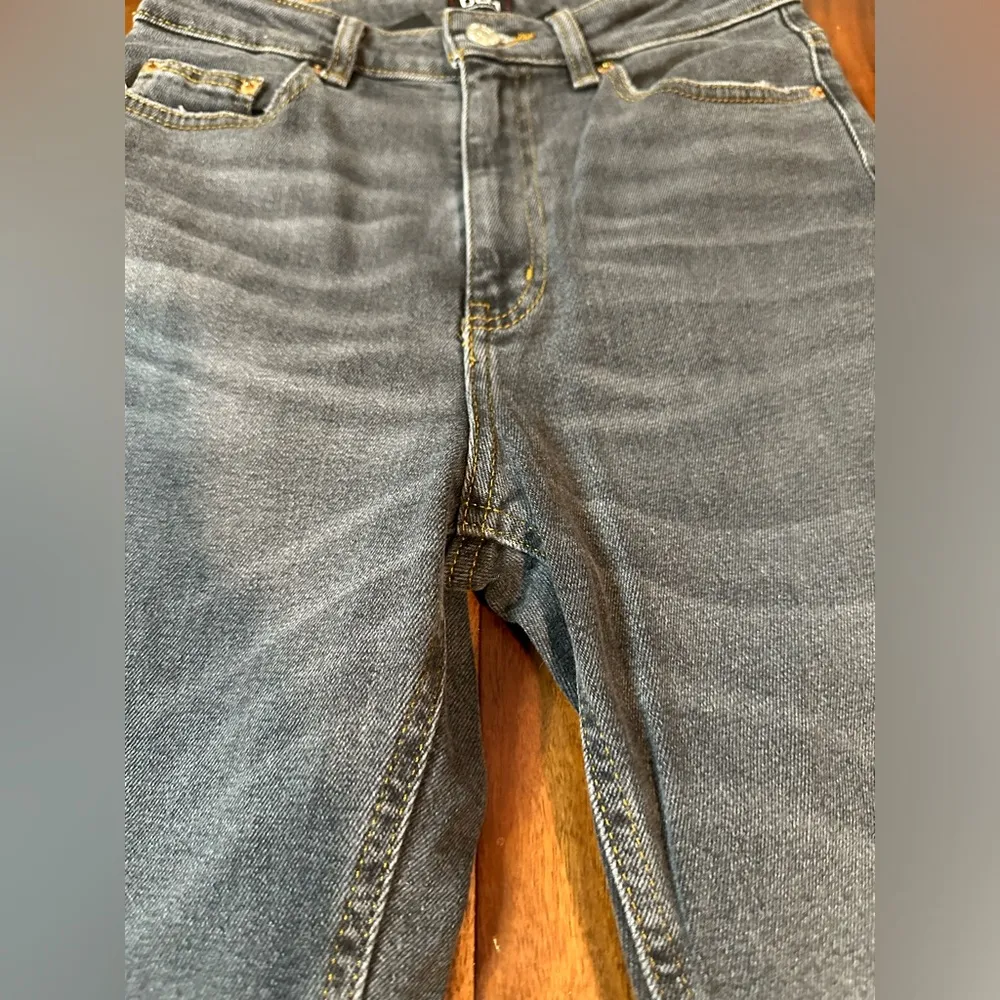 BDG Girlfriend Highrise Straight Leg Jeans - An Urban Outfitters Brand - Image 3