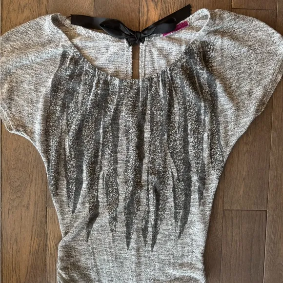 Julie's Closet Gray and Black Dolman Sleeve Graphic Blouse - Image 1