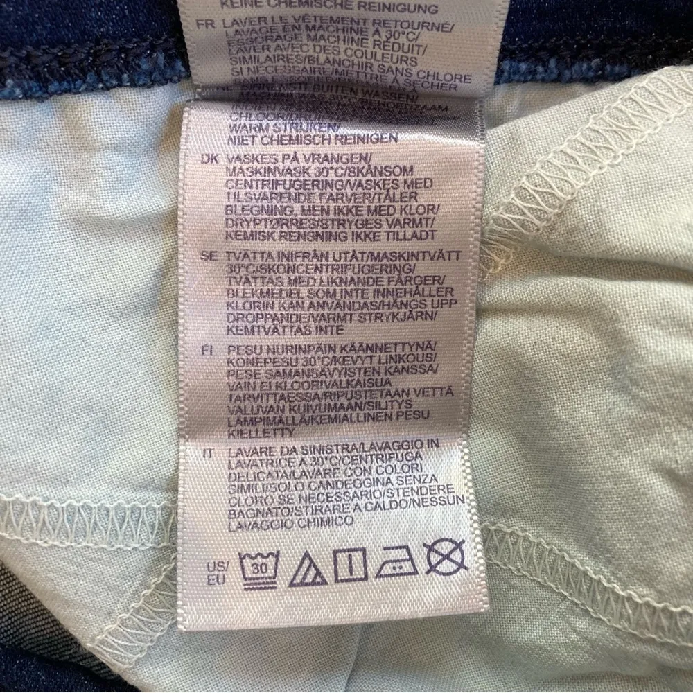 Skinny Ankle Pull-On Jeans With Side Slits - Image 12