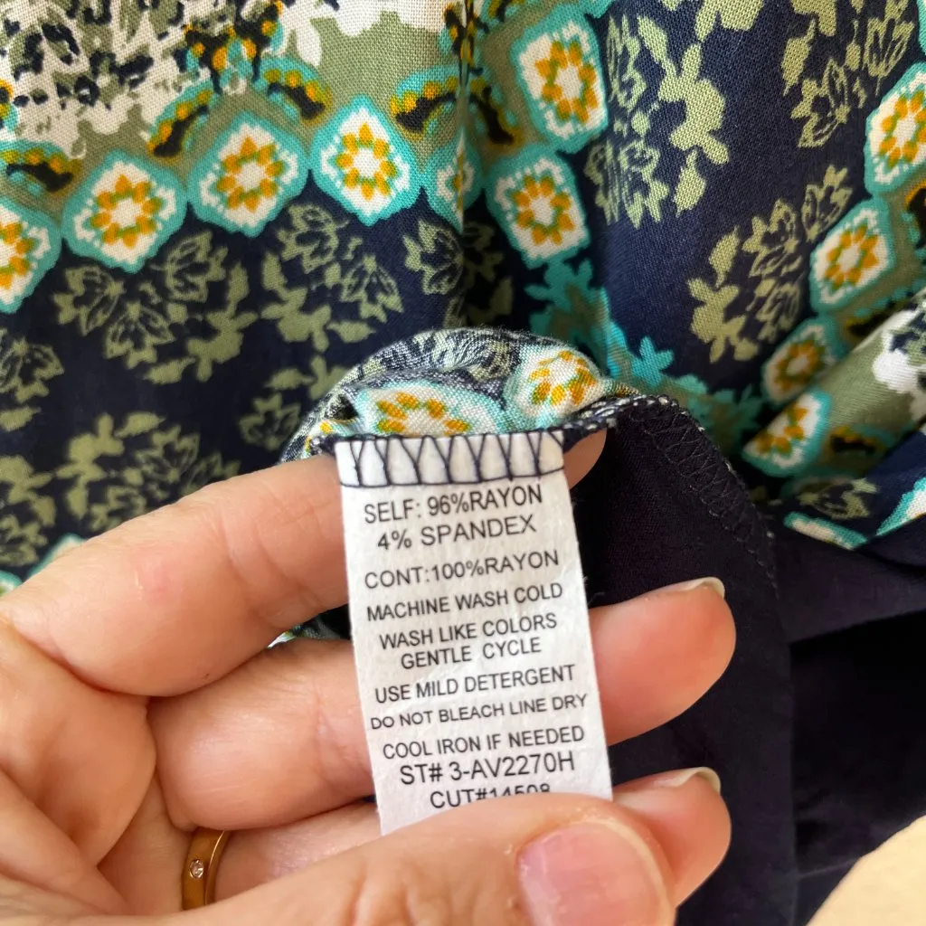 Ava James Sz L V Neck Floral Print Blue Pullover Stretch Blouse Top - Image 5