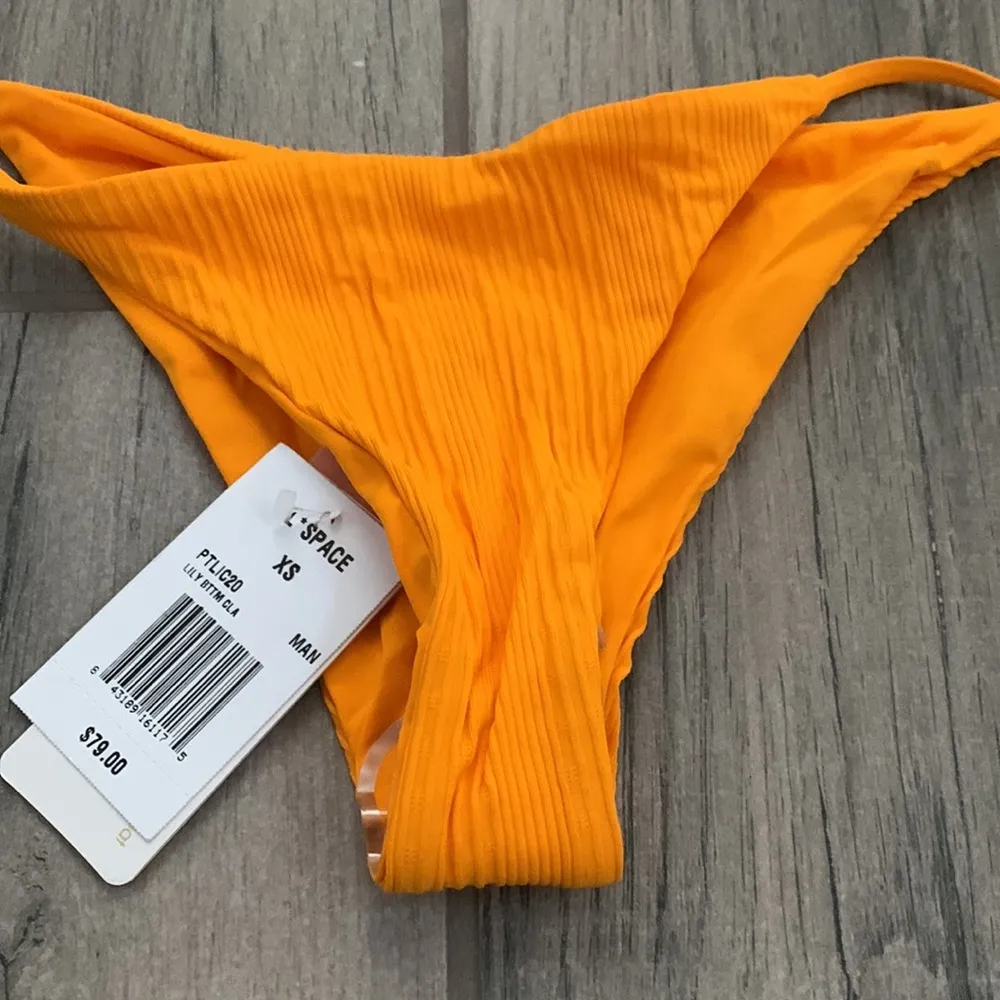 L Space Lily bottom - Image 3