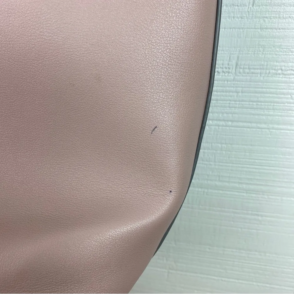 A New Day Lavender Purple Bucket Crossbody Bag Purse Adjustable Strap Pockets - Image 3