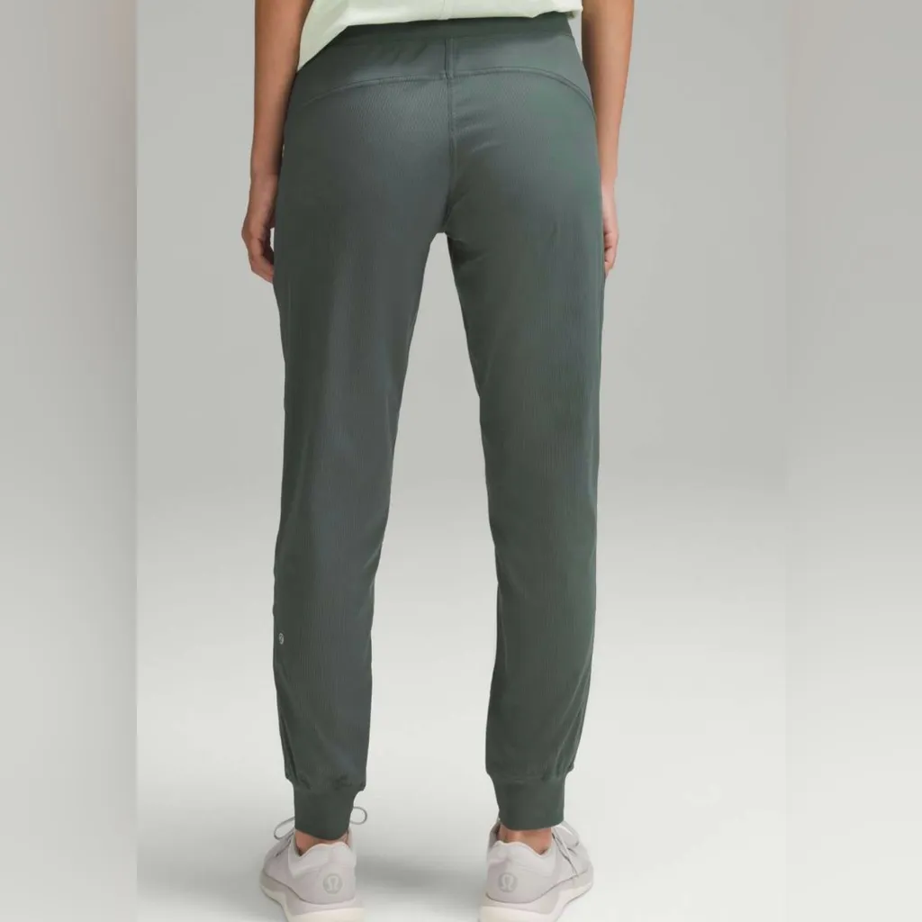 Lululemon Dance Studio Mid-Rise Jogger *Full Length
Dark Forest size 4 - Image 3