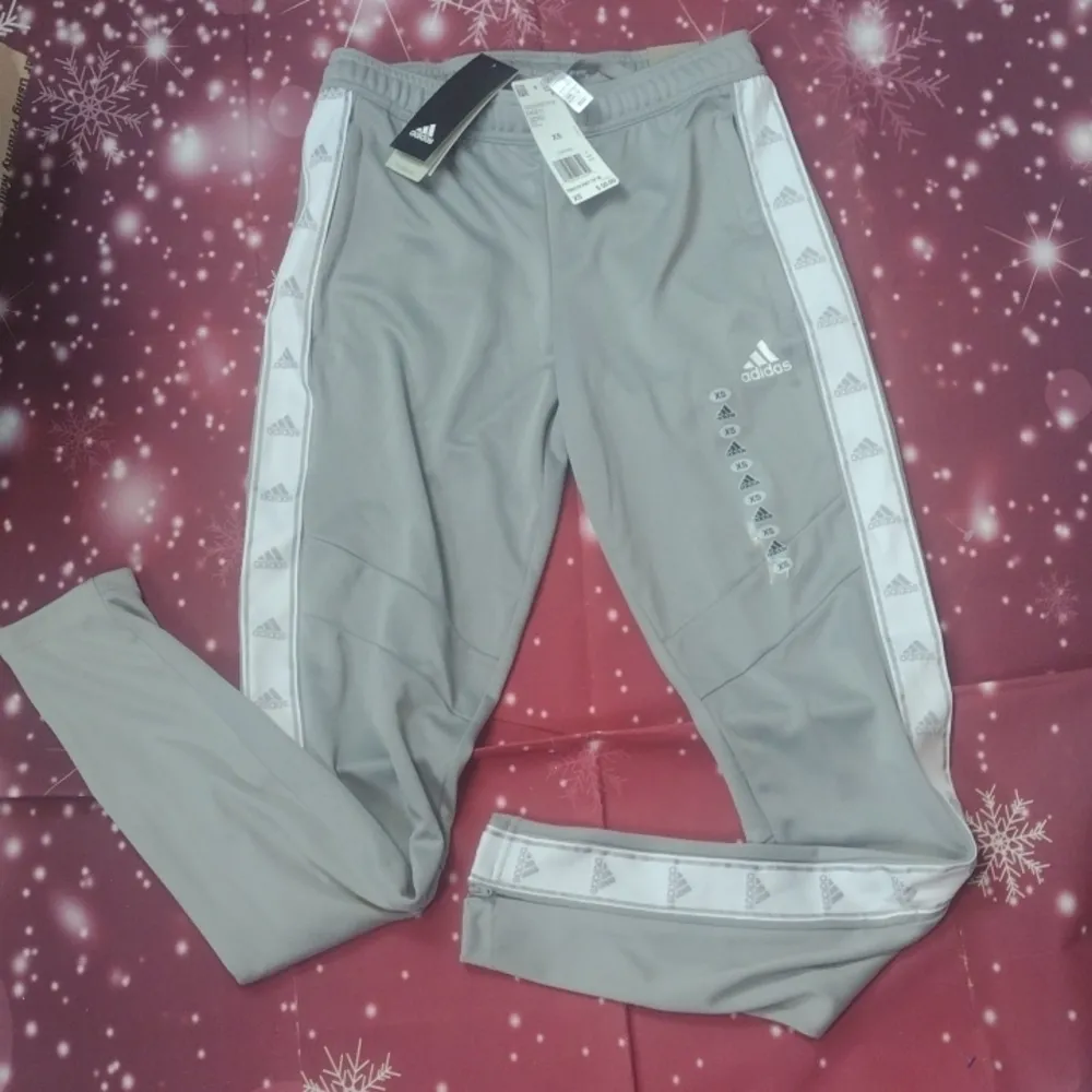 Adidas gray tapered fit pants and top size xs - Image 2