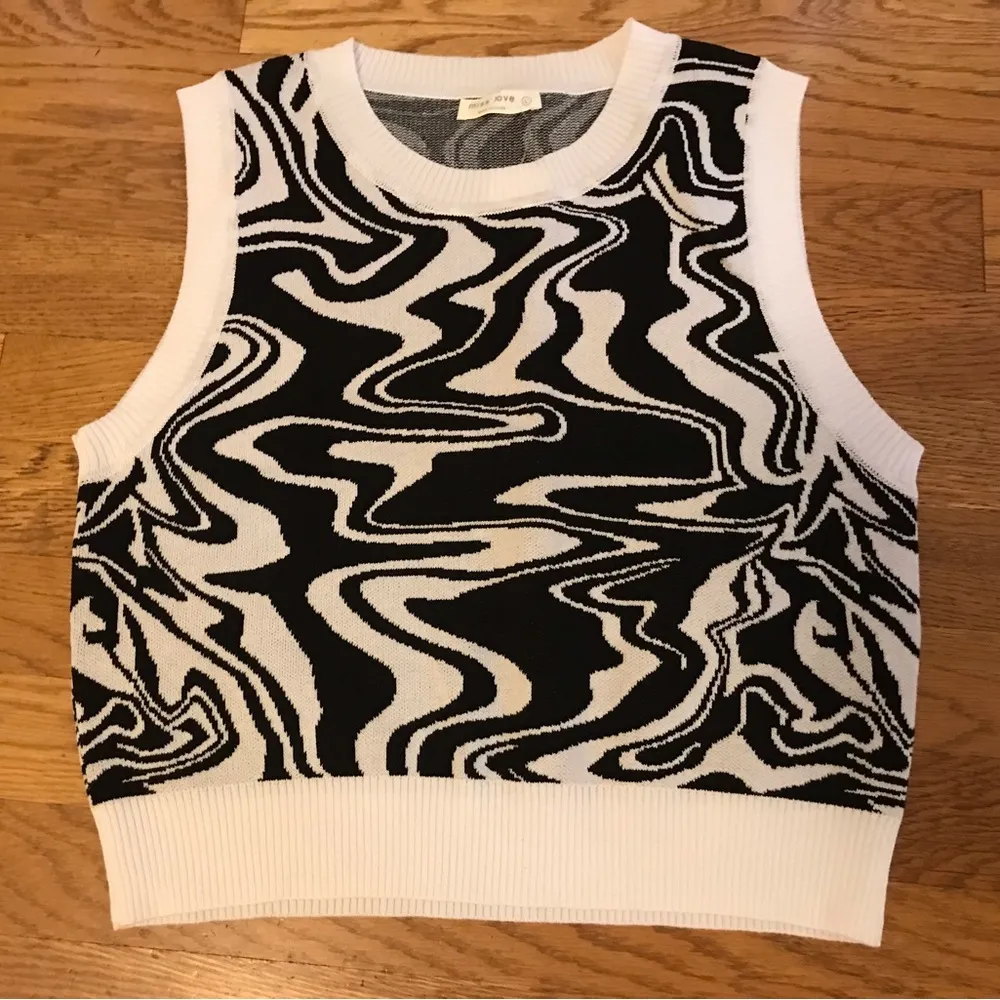 Sleeveless knitted tops white and black size L - Image 6