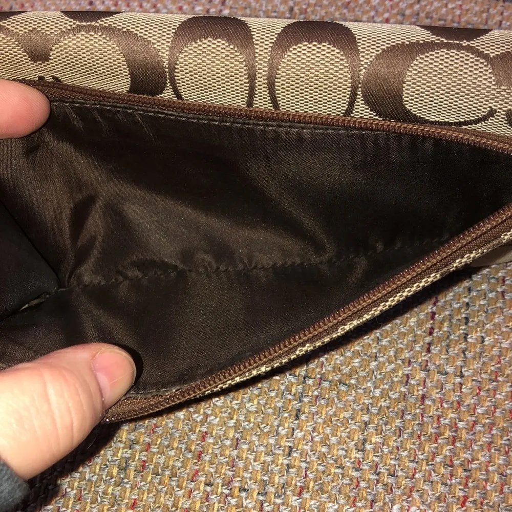 COACH Legacy Signature Slim Turn Lock Crossbody Ready Trifold Wallet Violet Trim - Image 4