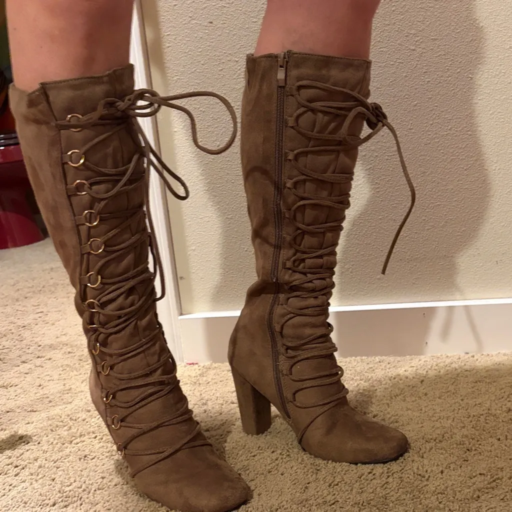 Elegant Brown Lace-Up Heeled Boots - Image 2