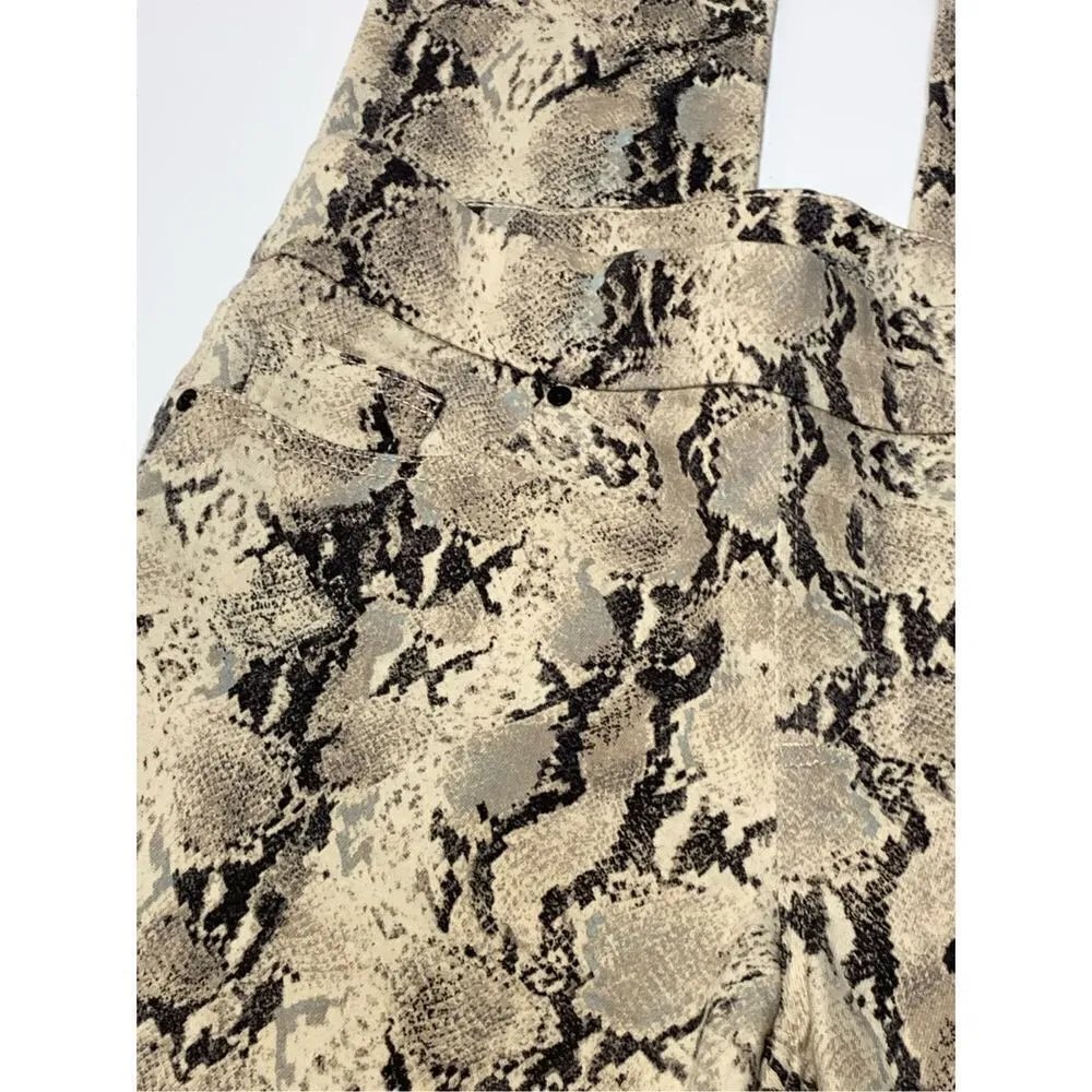 Chico jegging snakeskin pull on pant size 4 ￼ Black - Image 3