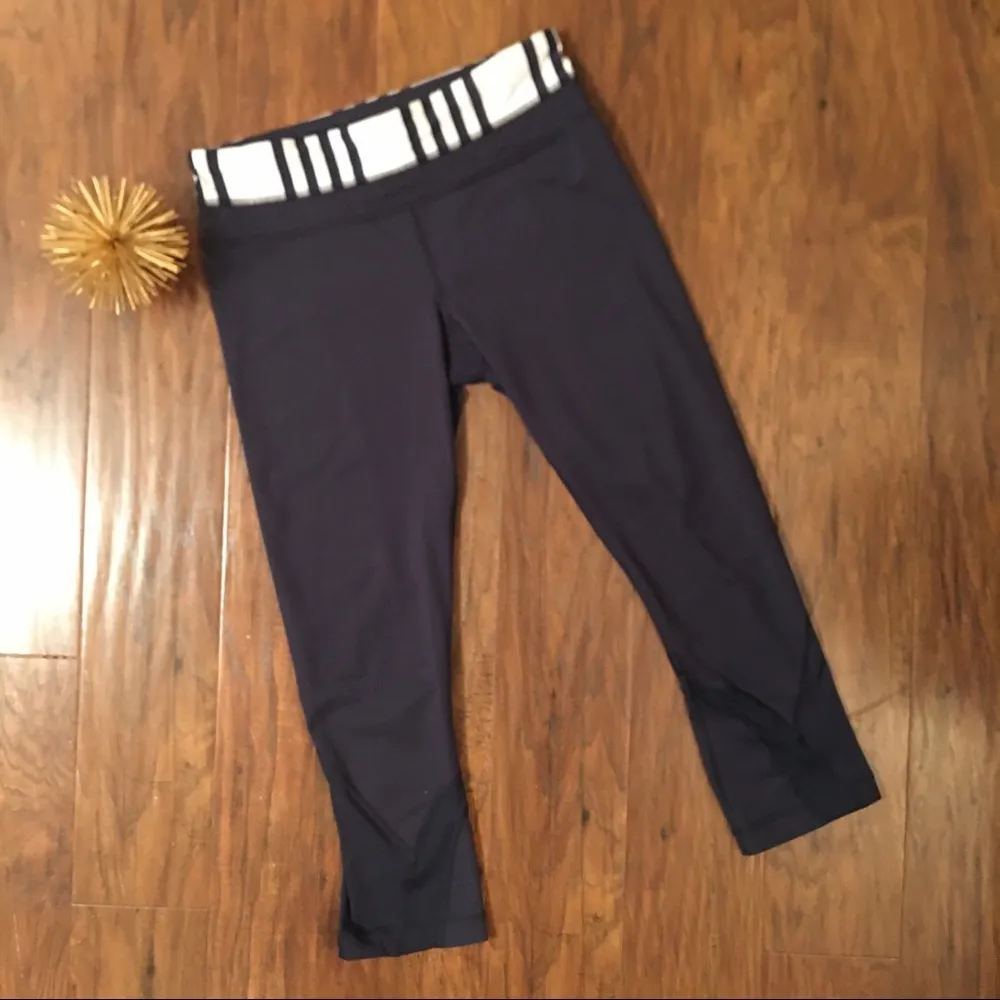 Lululemon Run: Inspire Crop II in Inkwell/Ocean Stripe Inkwell Size 6 Navy Blue - Image 5