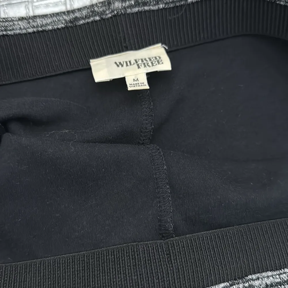 ARITZIA WILFRED FREE Pull On gray Stretch skirt size medium - Image 5
