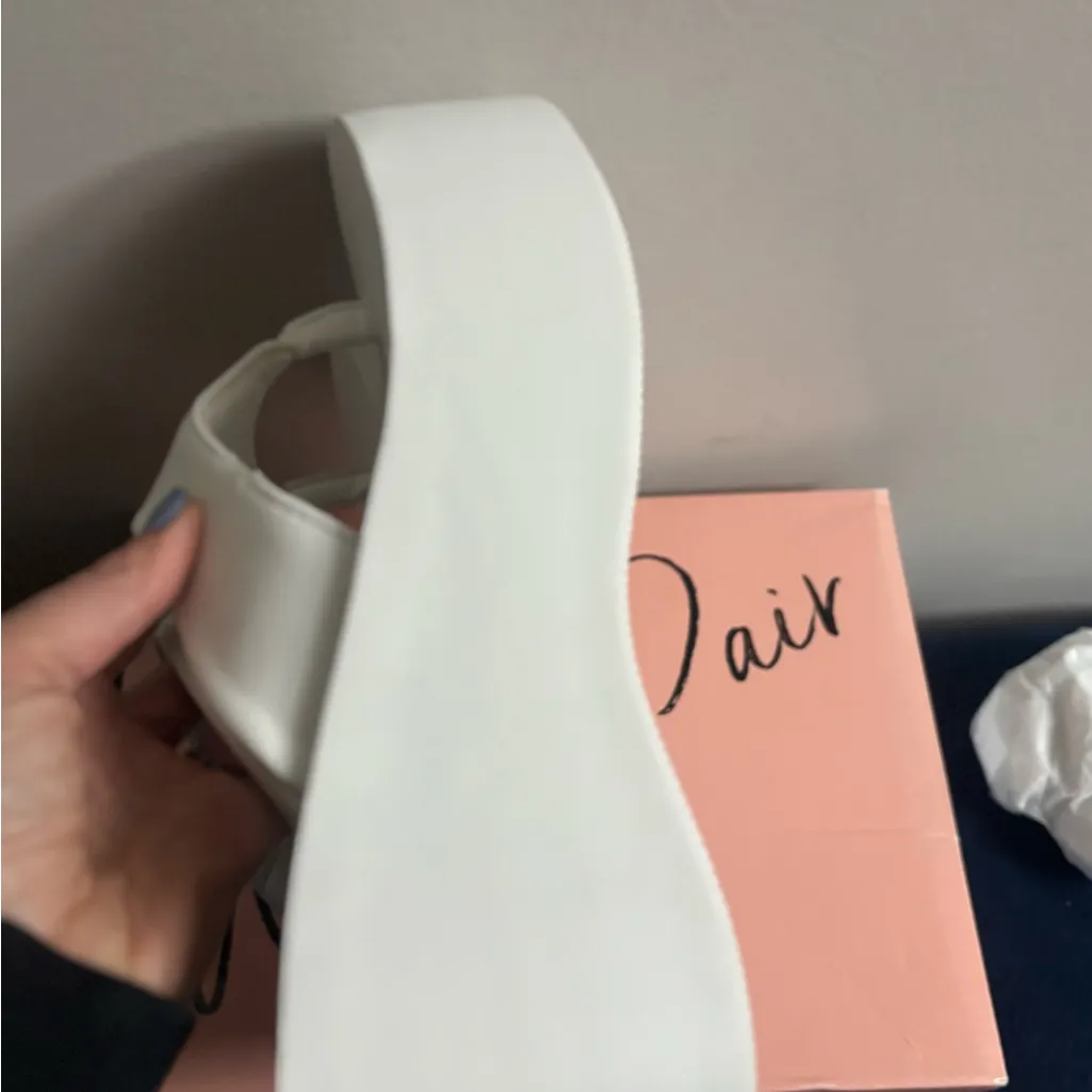 Wild Pair Naomie Thong Platform Wedge Sandals Womens 9 M White Shoes NWB - Image 5