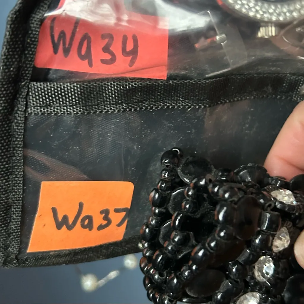 Elegant Black and Silver Bracelet - Image 6