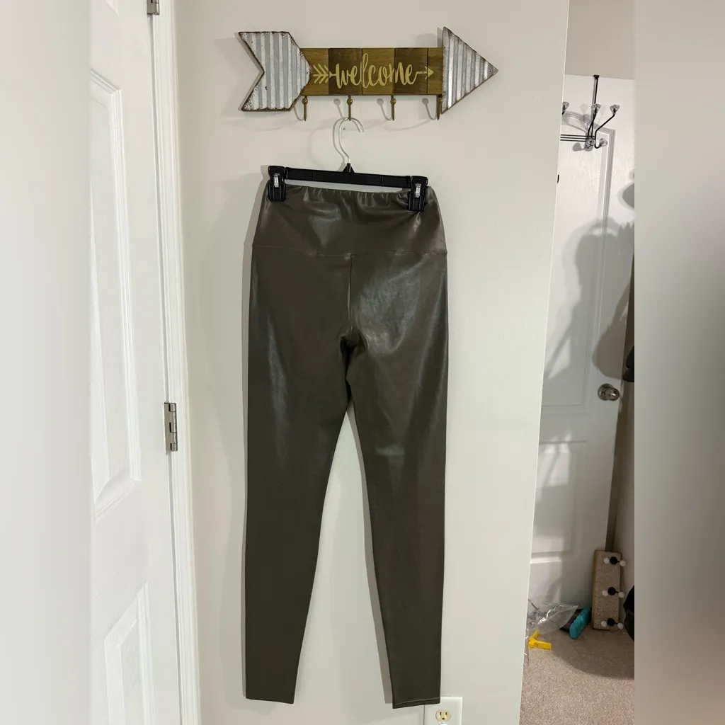 Wilfred Free Olive Green Faux Leather Leggings Size Medium - Image 5