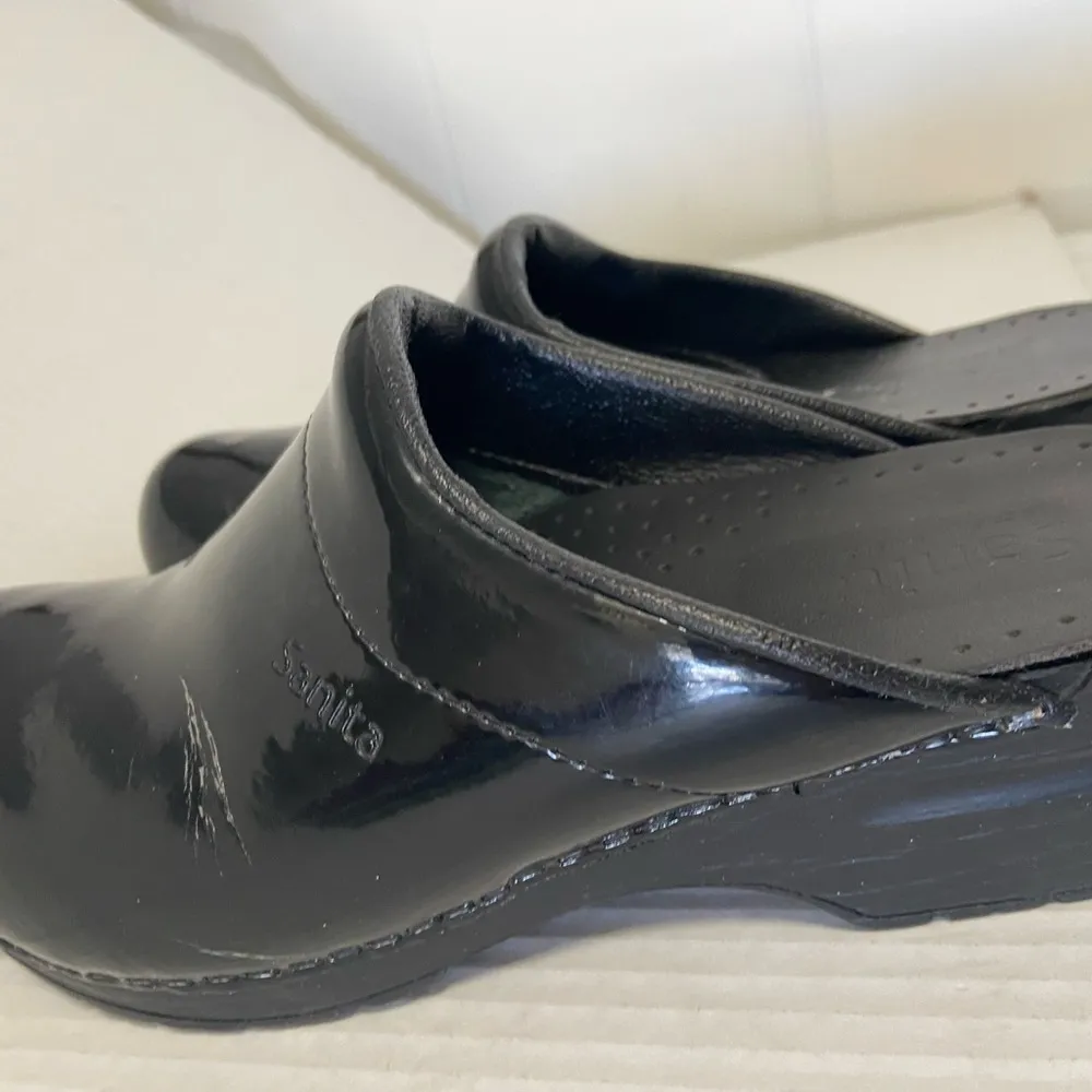 Sanita black clogs women’s size 6.5 - Image 8
