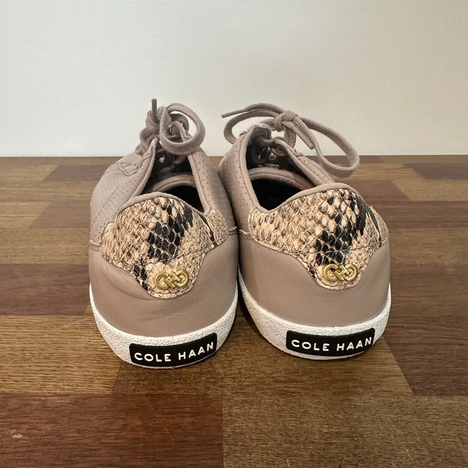 Cole Haan Womens Carrie Sneakers 8.5 Taupe Leather Snake Low Top Trainer Lace Up - Image 4