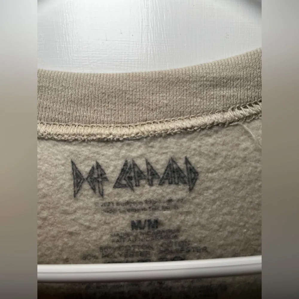 Def Leppard Sweatshirt Size M Beige Crewneck Size M - Image 6