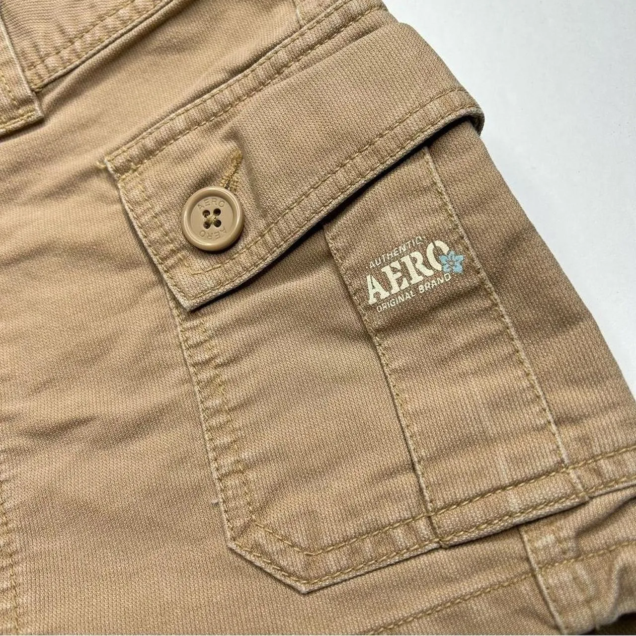 Vintage 2000s Y2K Aeropostale Tan Cargo Shorts Relaxed Fit 9/10 - Image 3