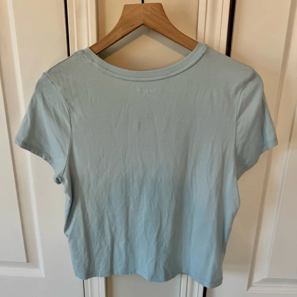 Old Navy Baby Blue Short Sleeve Basic Shirt Women’s Size Large - Image 4