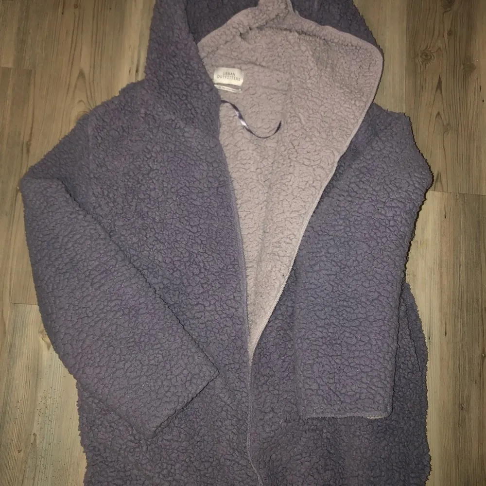 Urban Outfitters jacket/ cardigan sherpa/plush - Image 4