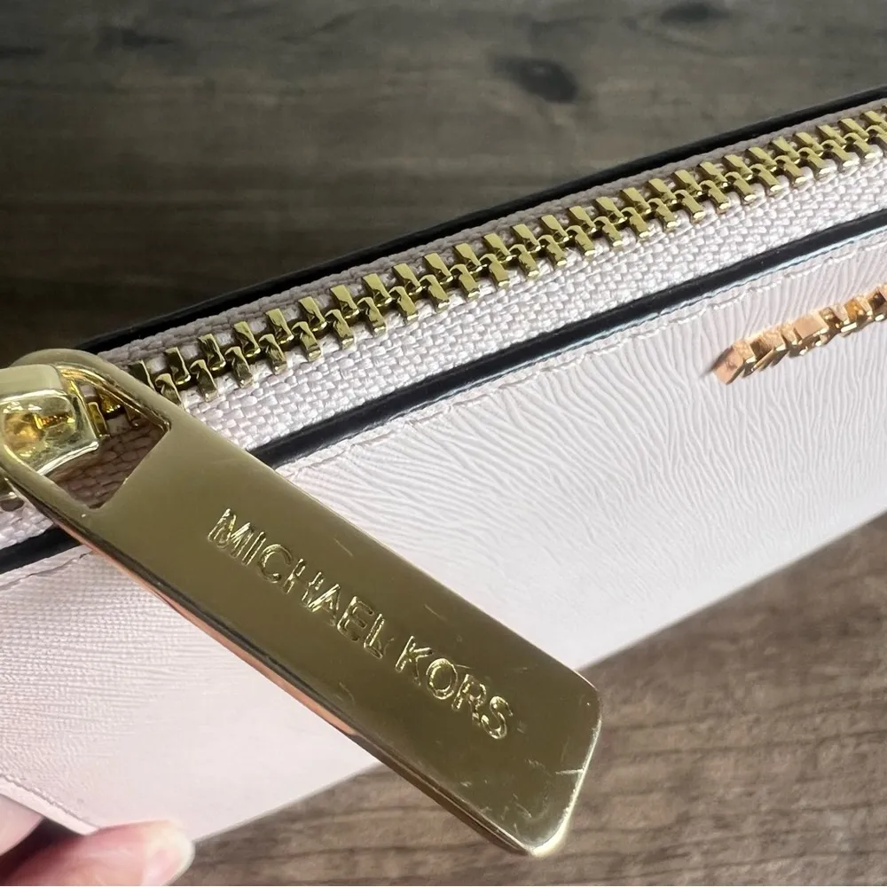 Michael Kors Light Blush Wristlet Missing Strap - Image 5