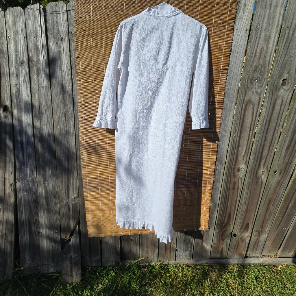 Eileen West White Seersucker Robe Size Small/ Medium No Belt - Image 6