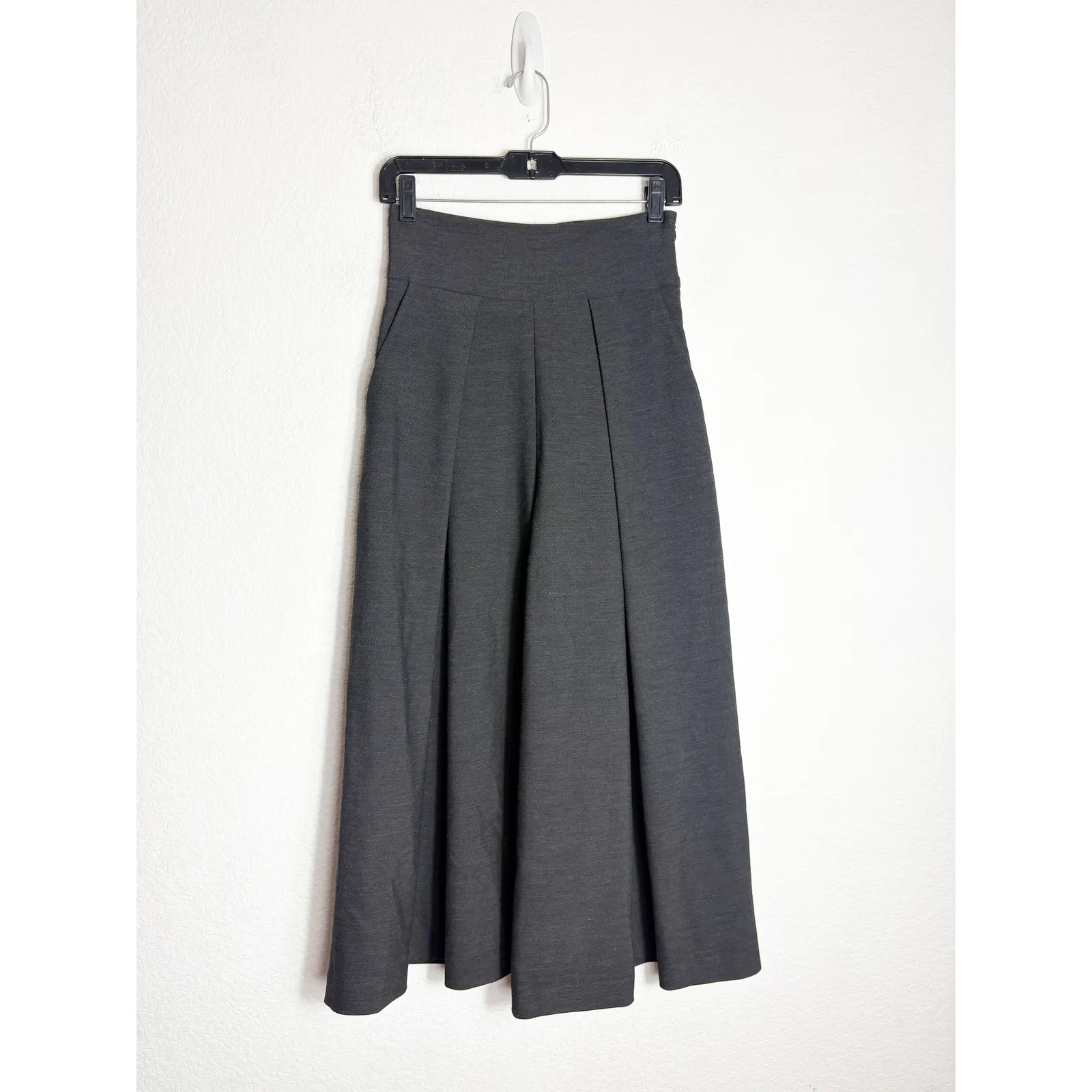 Milly Italian Cady Culotte Pants Size 2 Gray High Rise Minimalist Long Short - Image 3