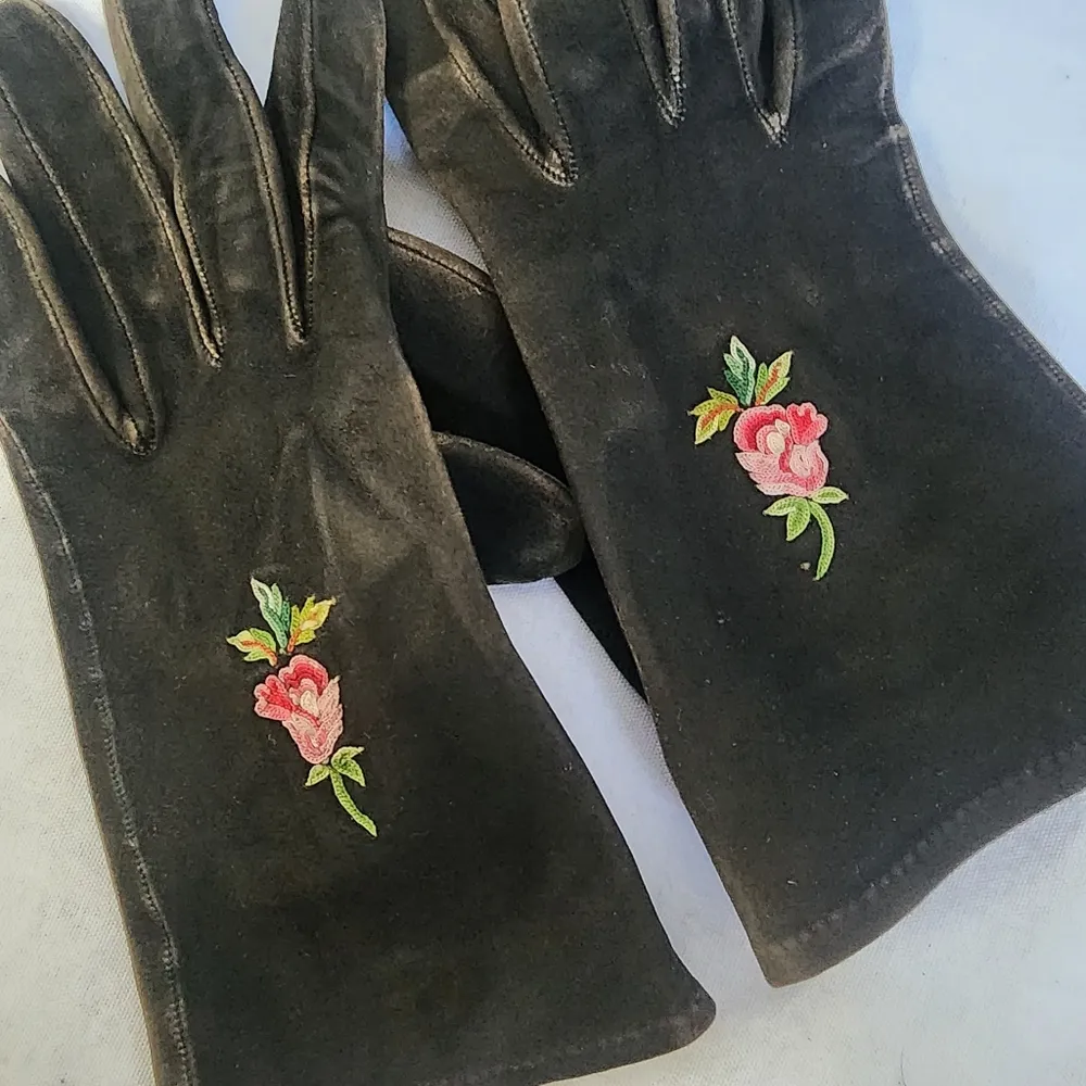 Vintage Kidskin Leather Gloves with Embroidered Flower Black - Image 2