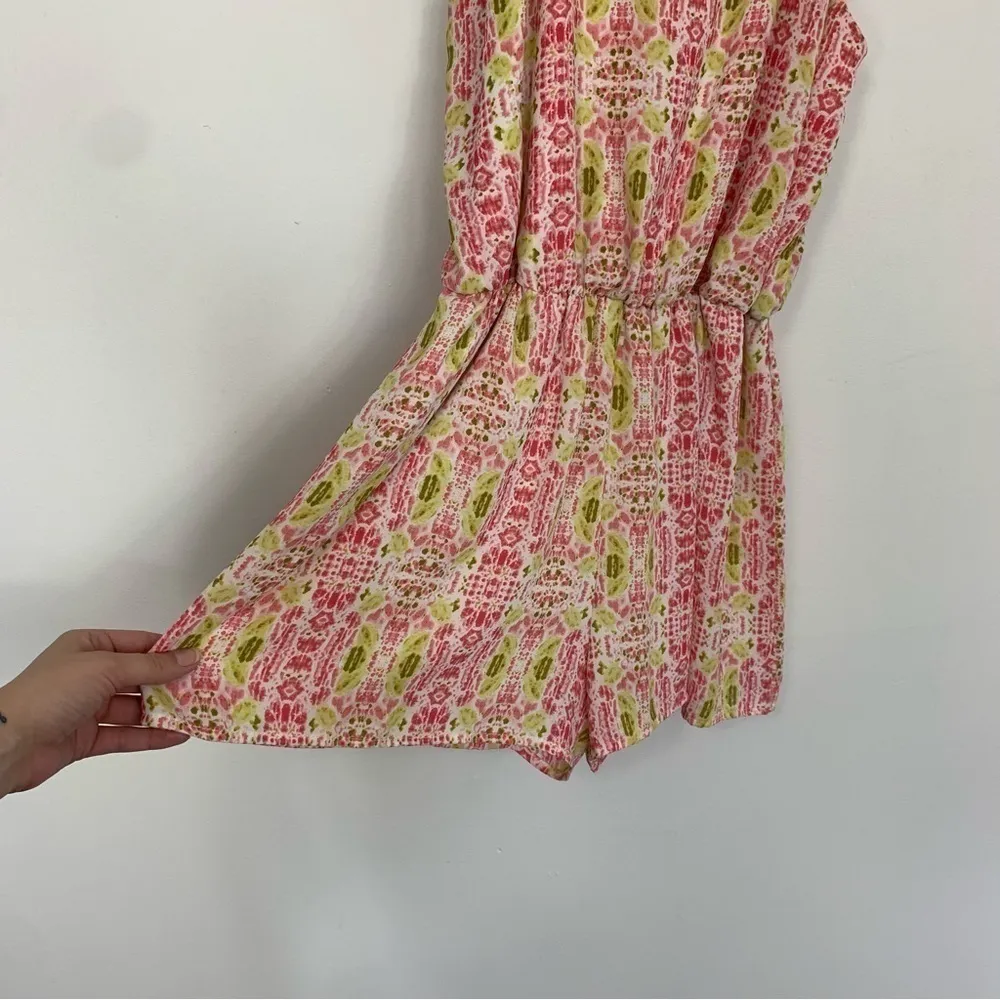 Everly Open Back Watercolor Pattern Romper Pink Green Size Large - Image 5