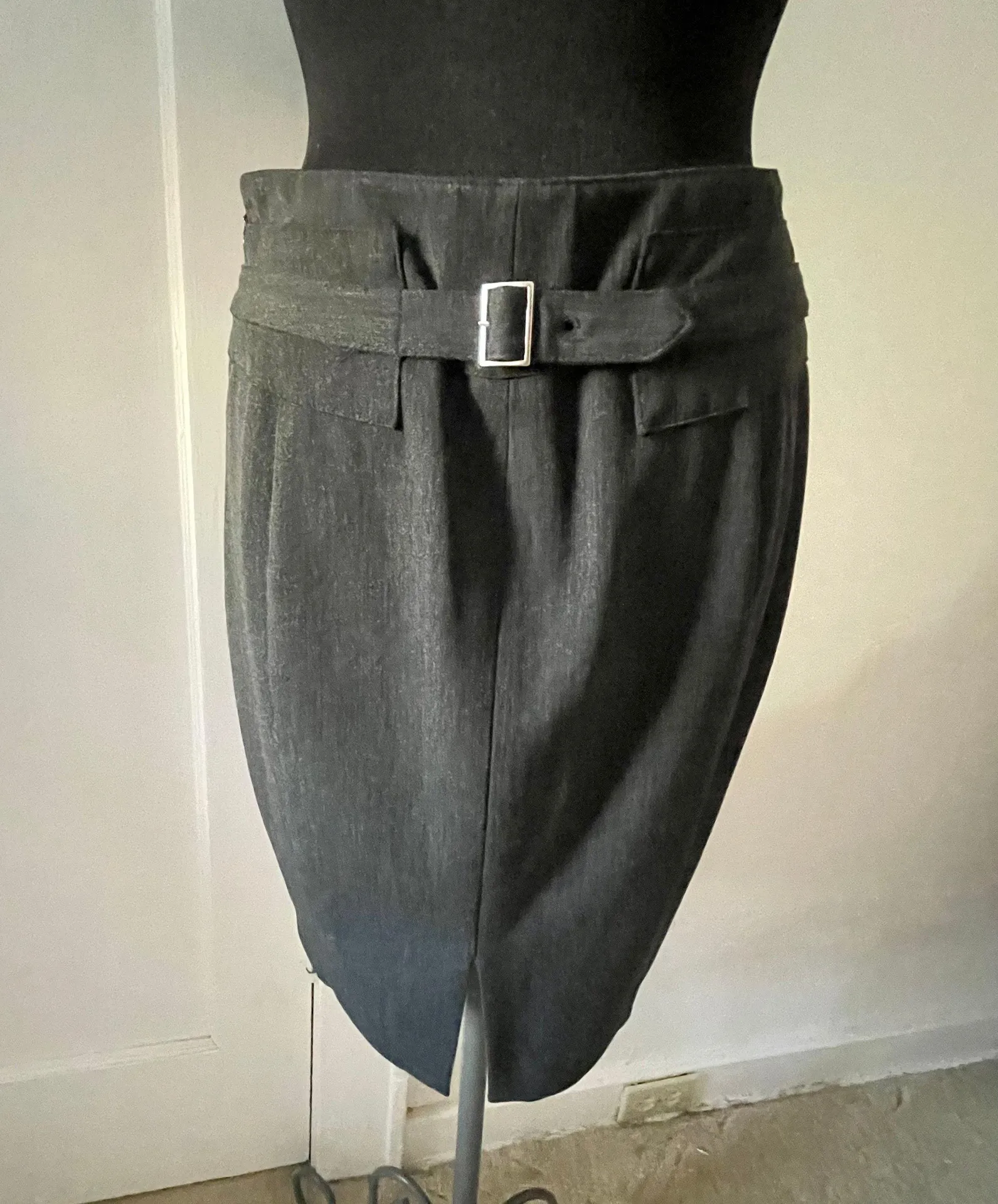 EXPRESS Women's Black High Waist Buckle Back Lined Casual Pencil Skirt - Image 5