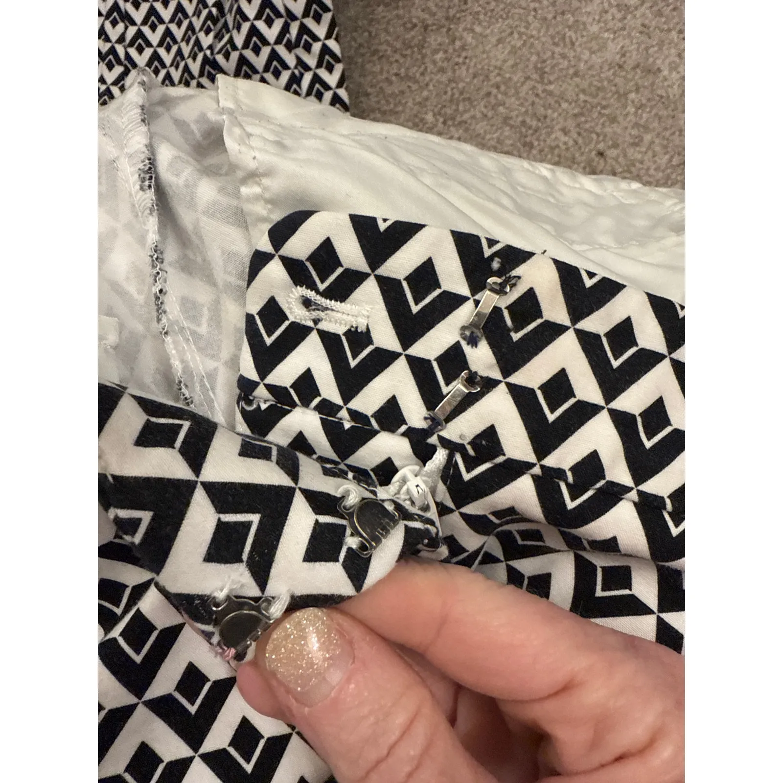 White House Black Market Ecru Chevron Print Slim Ankle Pants, 8R - Image 10