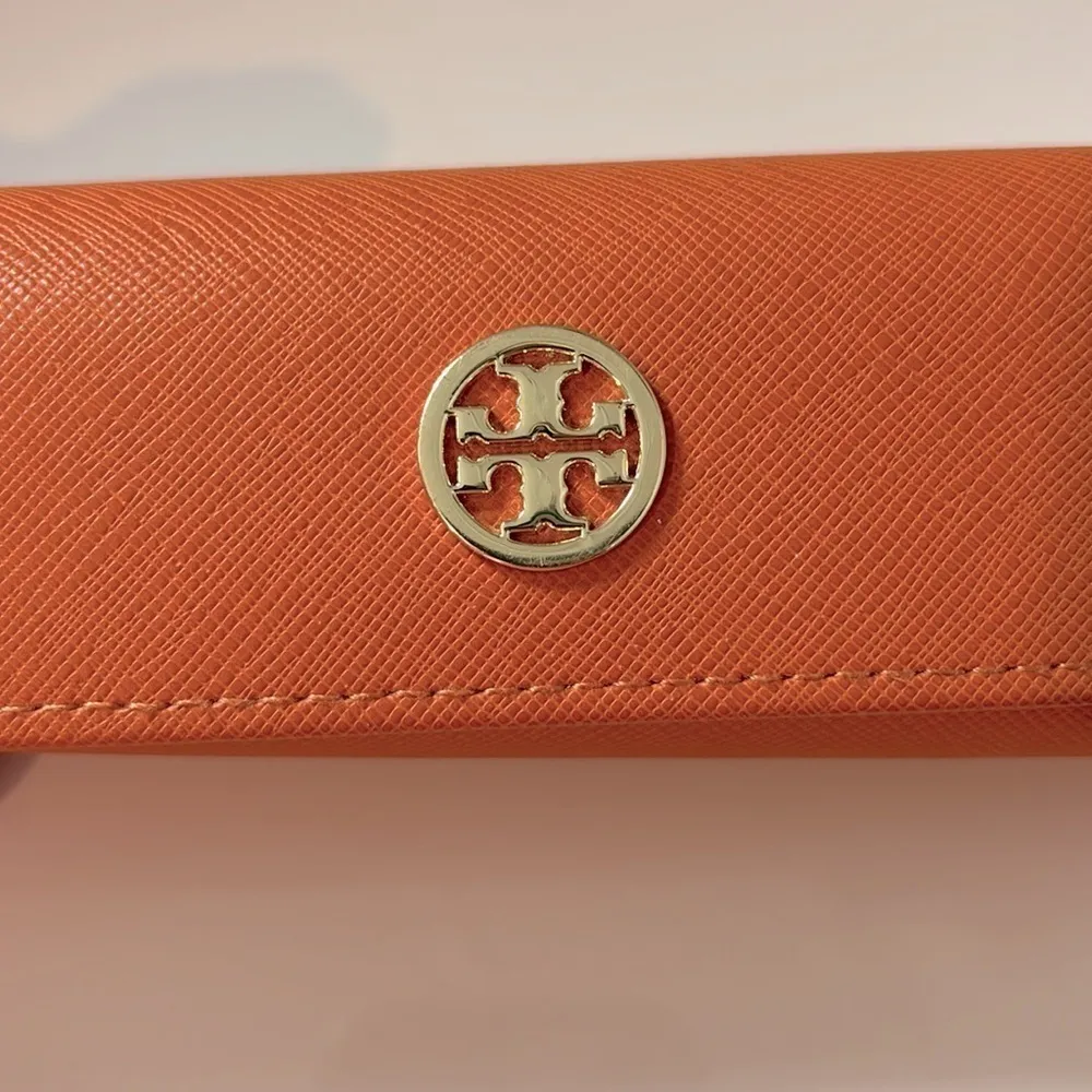 Tory Burch Small Leather Eyeglasses Case Orange with Gold-Tone Logo Hardware - Image 6