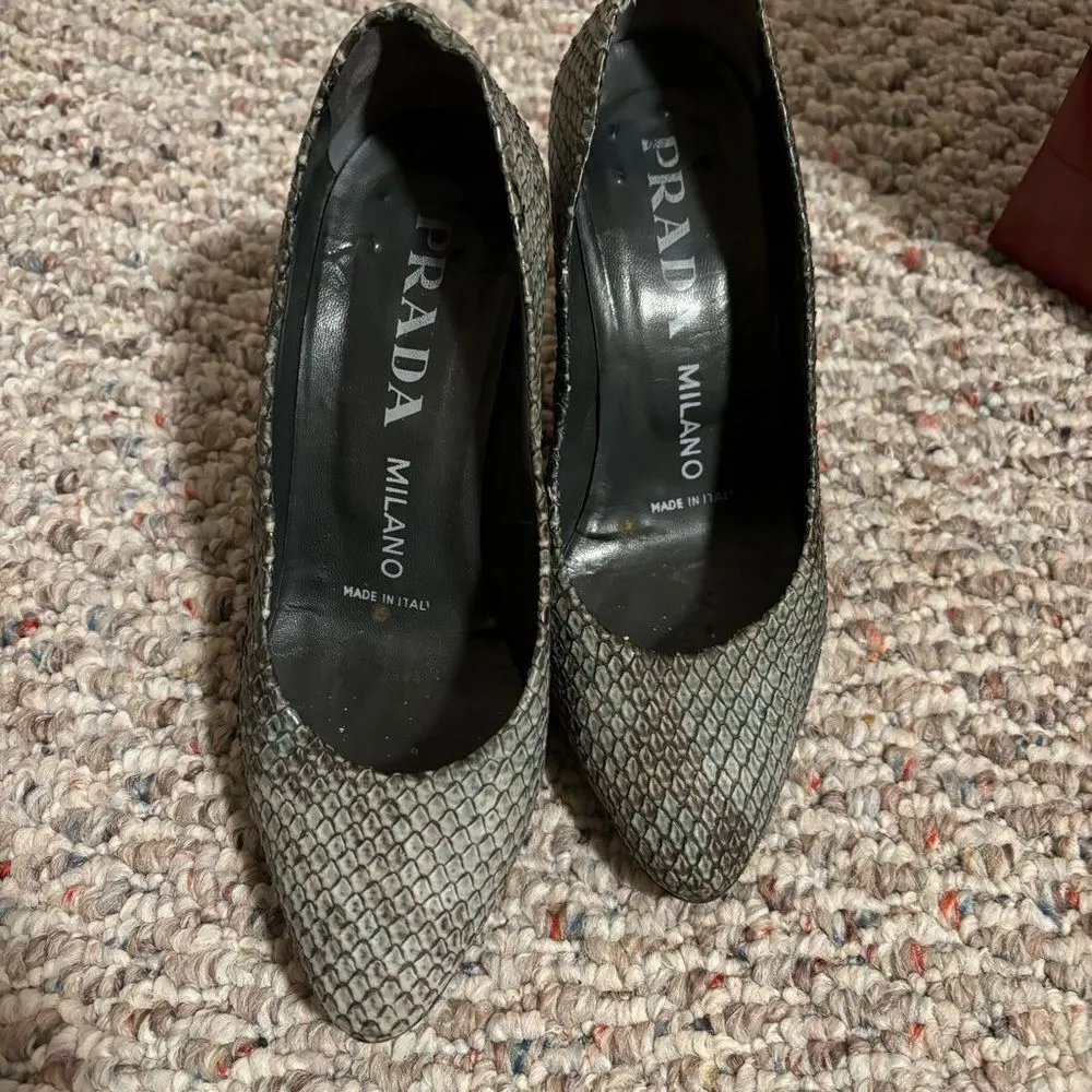 Prada Vintage Python Scales Skin Leather Pumps- Size 35 - Image 7