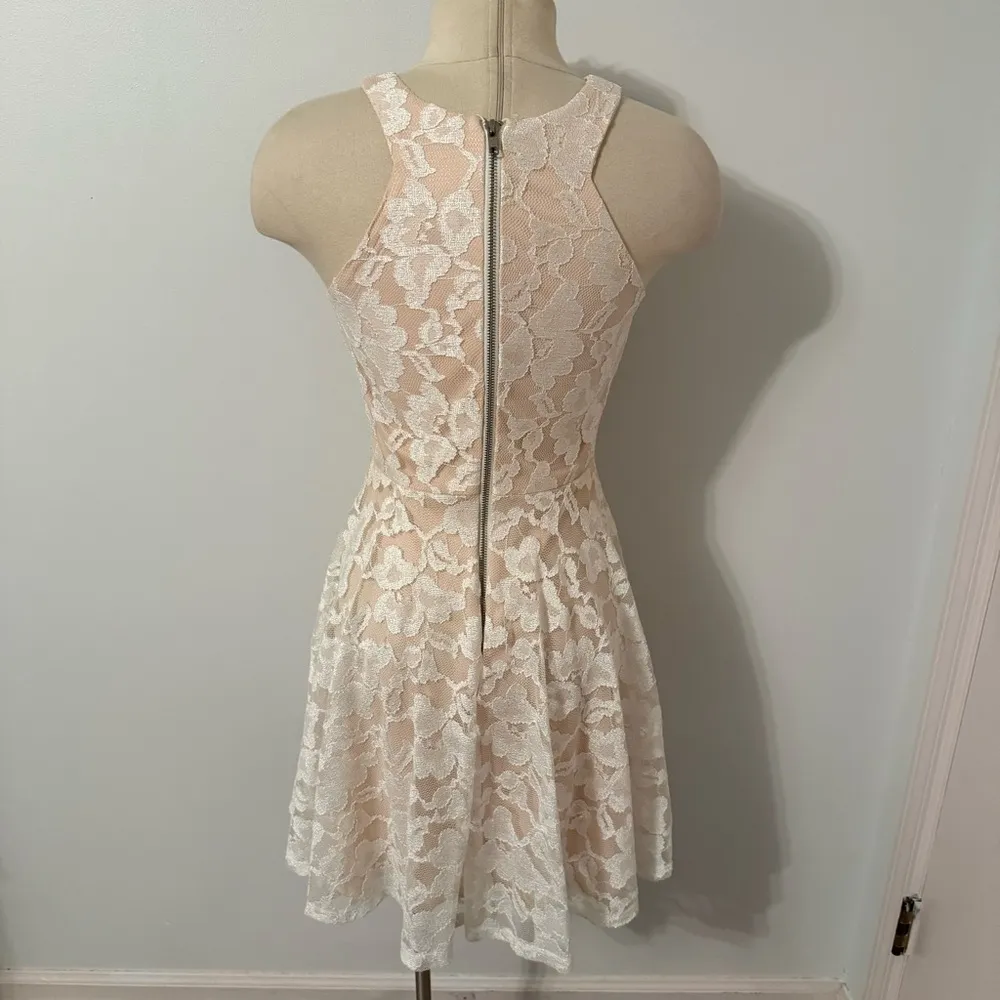 David’s Bridal City Triangle Ivory/Nude Short Lace Dress Bead Embellished Waist - Image 8