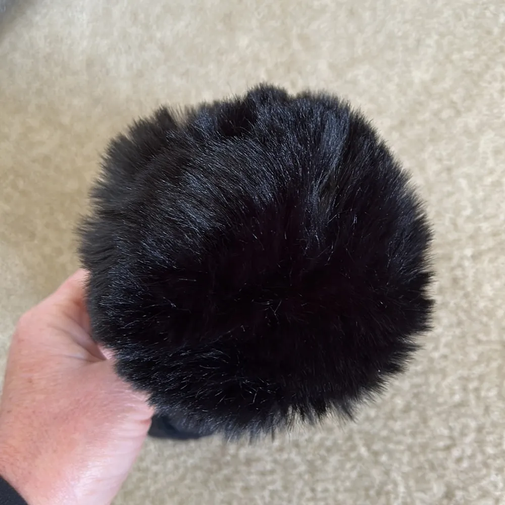 Bangles & Bags Black Cashmere Blend Cable Knit Hat NWT - Image 3