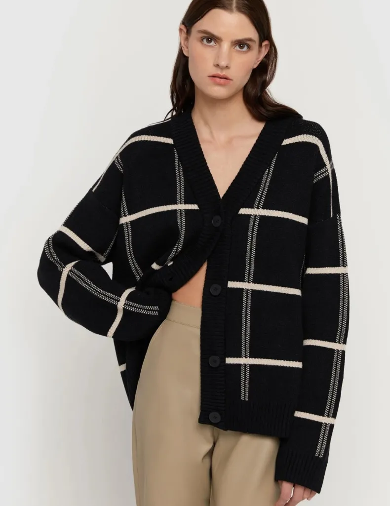 OAK + FORT Navy Blue Cream Women's Oversized Checkered Plaid Sweater Size Small - Image 1