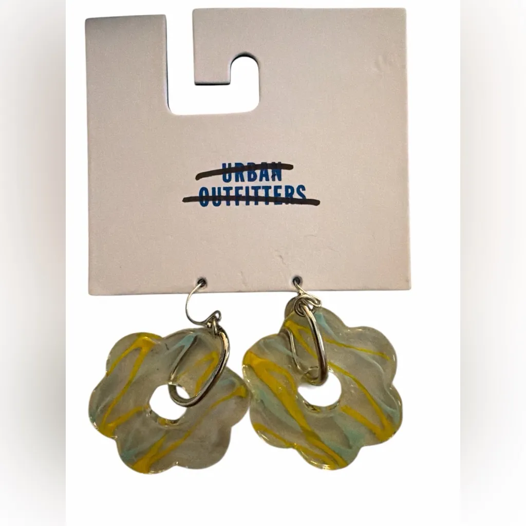 Urban Outfitters Flower Choker Necklace and Flower Earrings NWT - Image 2