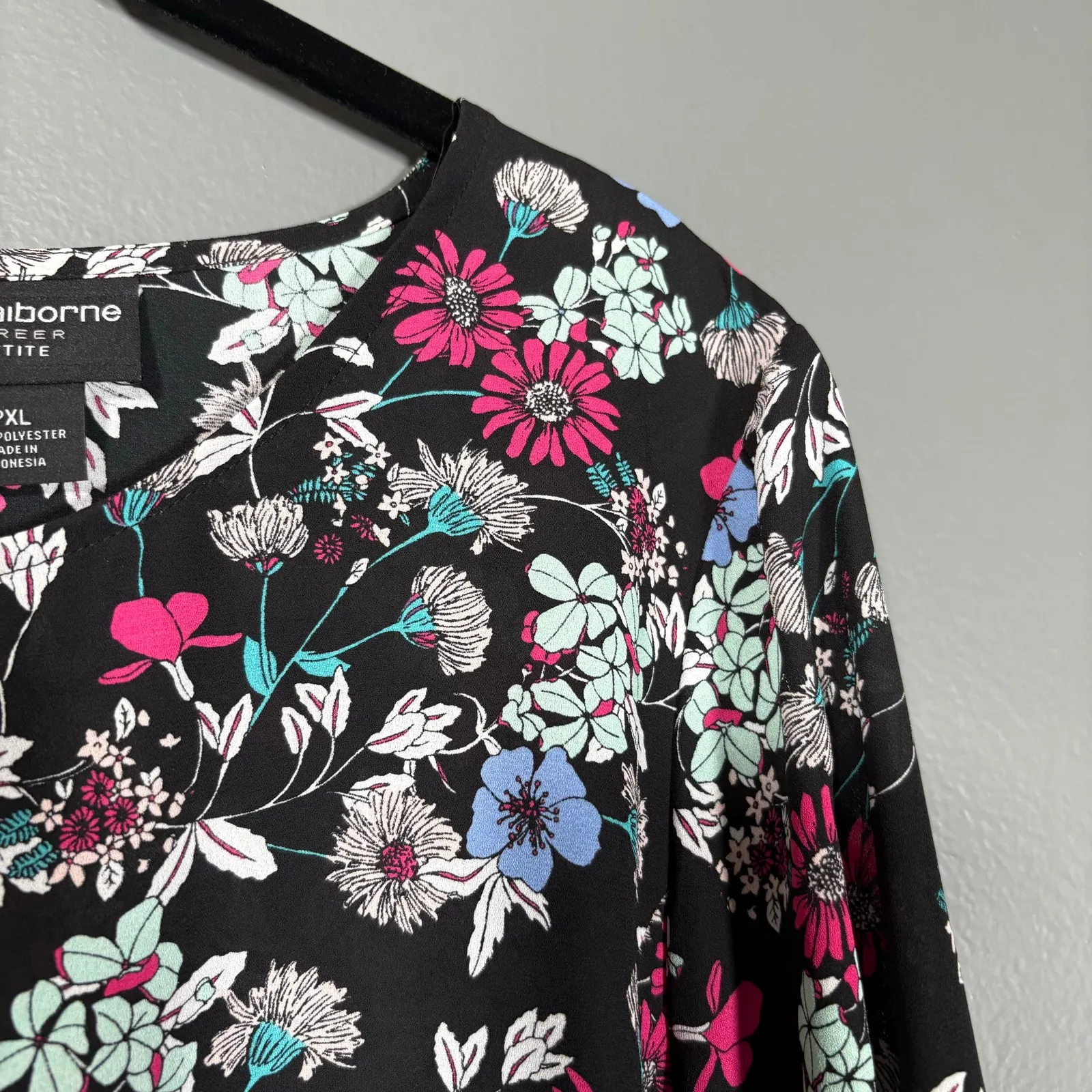 Liz Claiborne Women's Black Floral Flutter Sleeve Boho Top - Size PXL (Petite) - Image 2