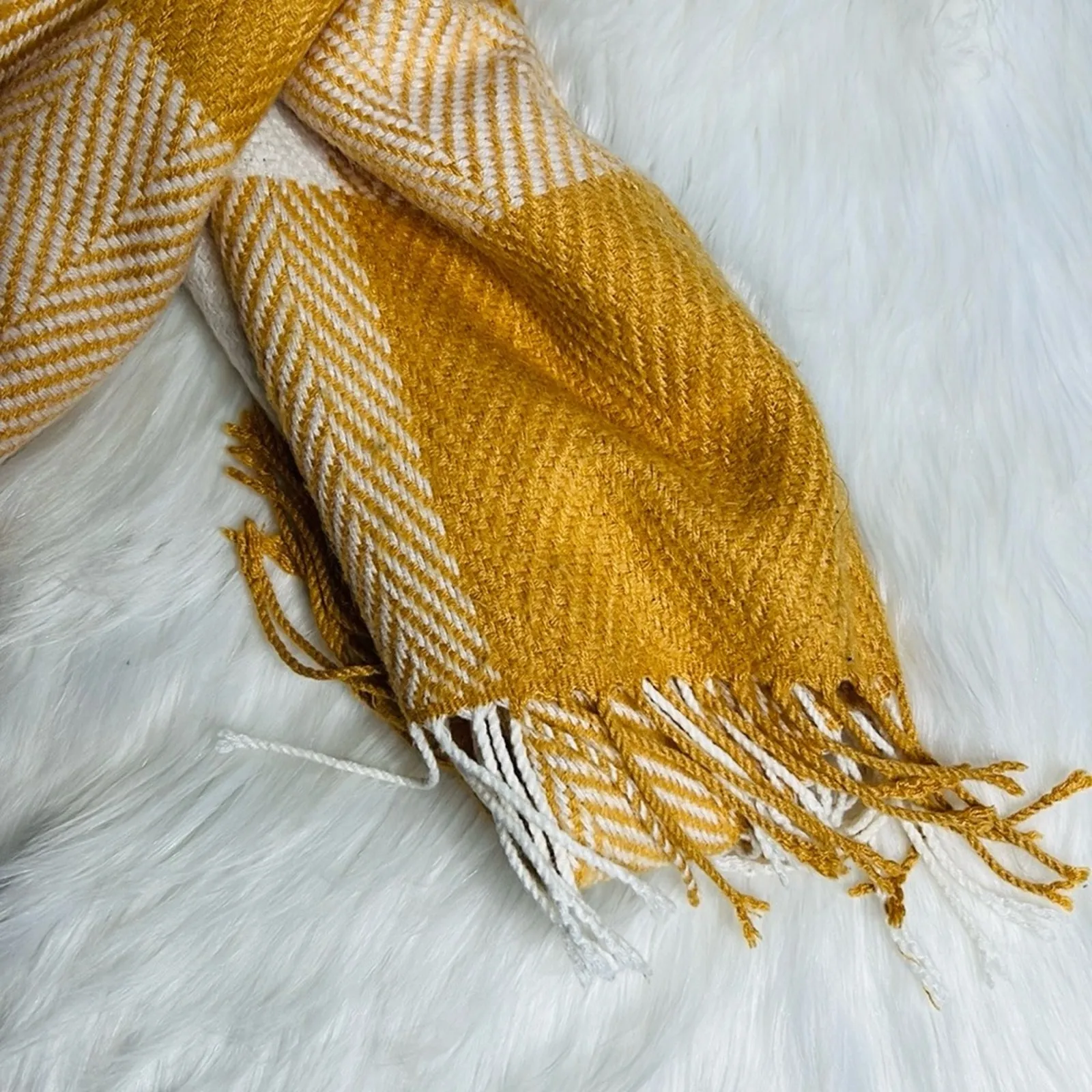 Banana Republic Factory Gold and Cream Blanket Scarf - Image 4