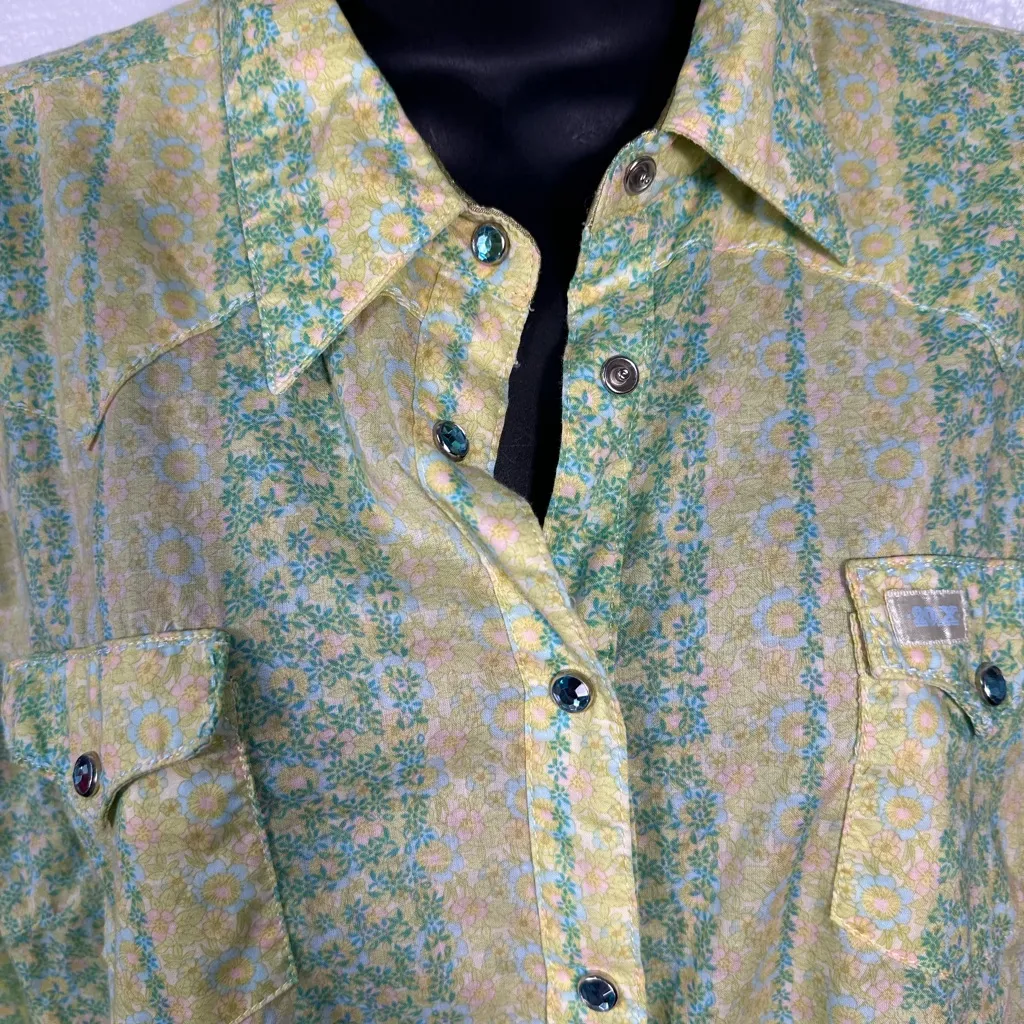 Twenty X Ultra Fit Snap Shirt Women's Floral Western Size Large NWOT - Image 5