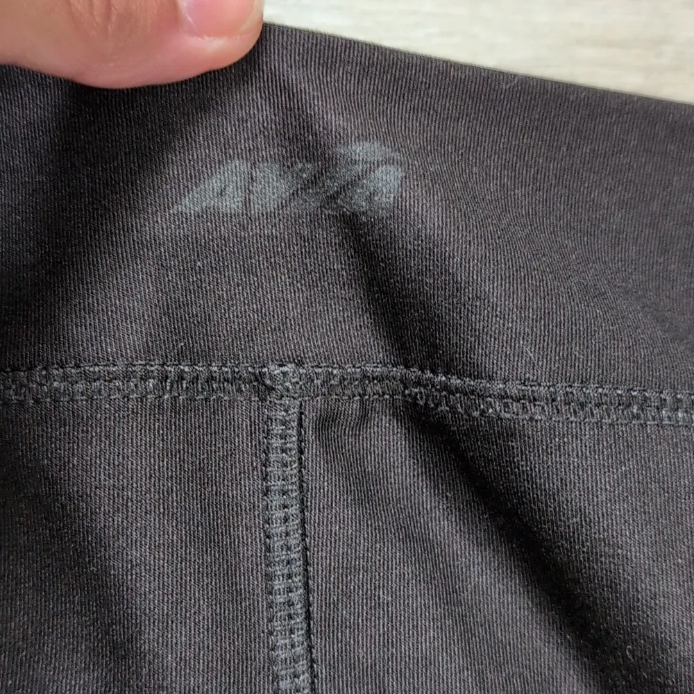 Avia Above Knee Capri Leggings | Avia Black And Pink Capri Leggings - Image 8