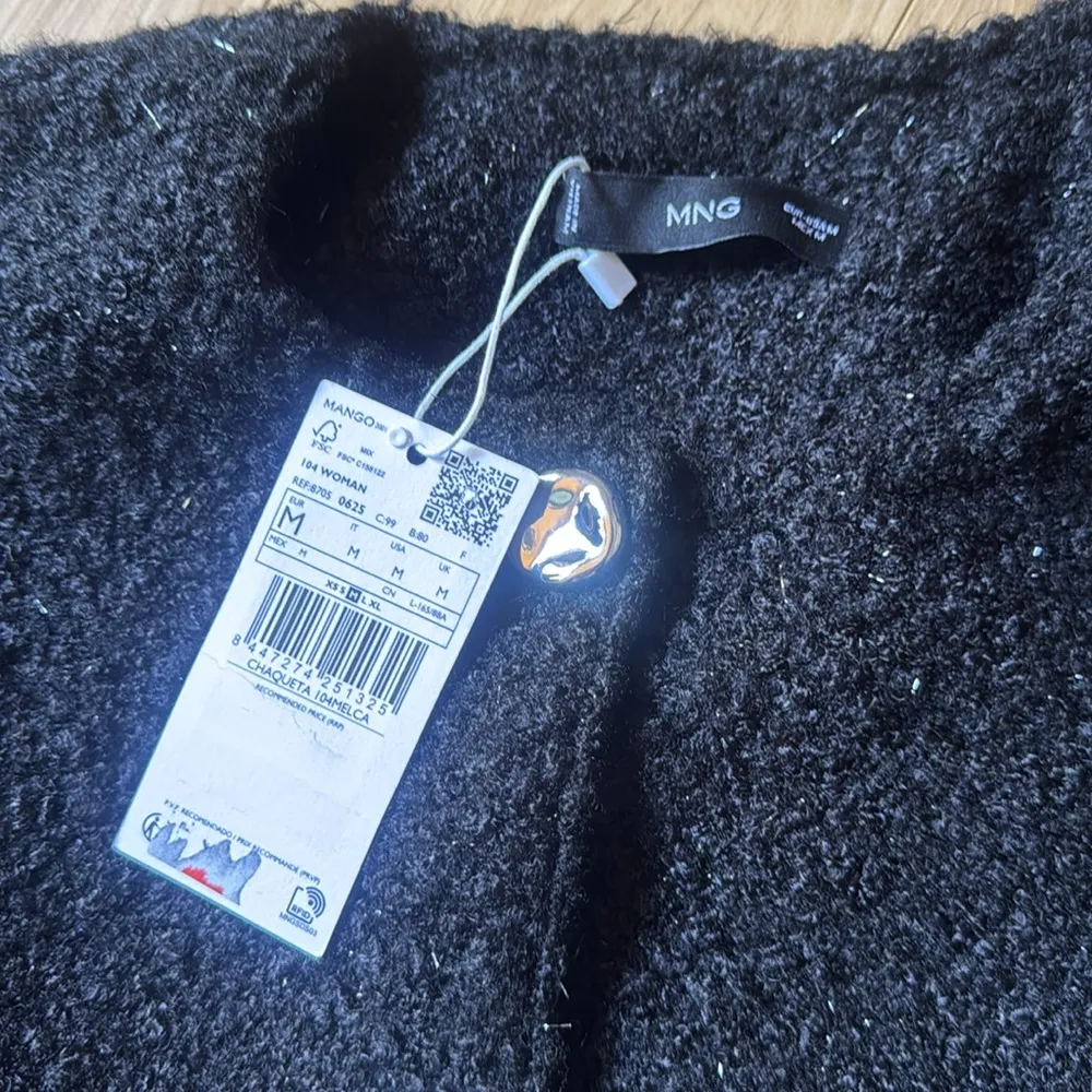 Chic Black Button-Up Jacket - Image 2