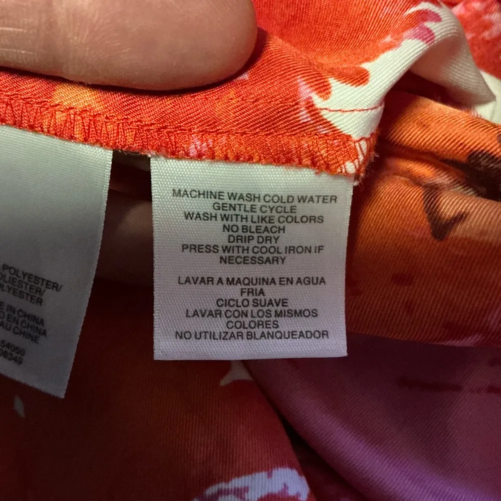 Bright red n orange floral dressy sleeveless blouse - Image 3