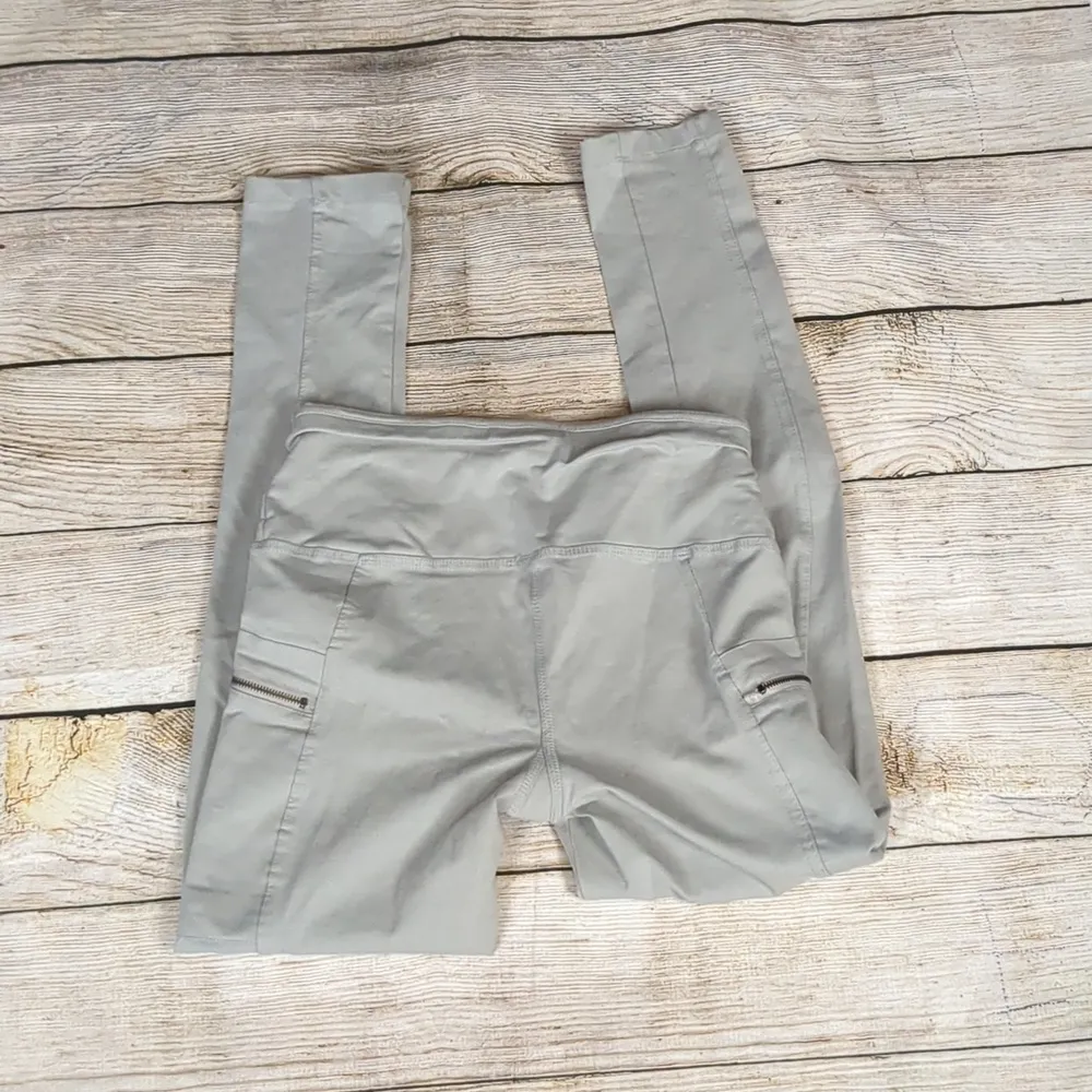 The sweatshirt project gray Capri leggings size small - Image 5